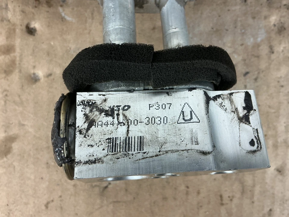 Núcleo evaporador de CA delantero Toyota Sienna 2011-2016 con válvula de expansión OEM Foto 3 de 4