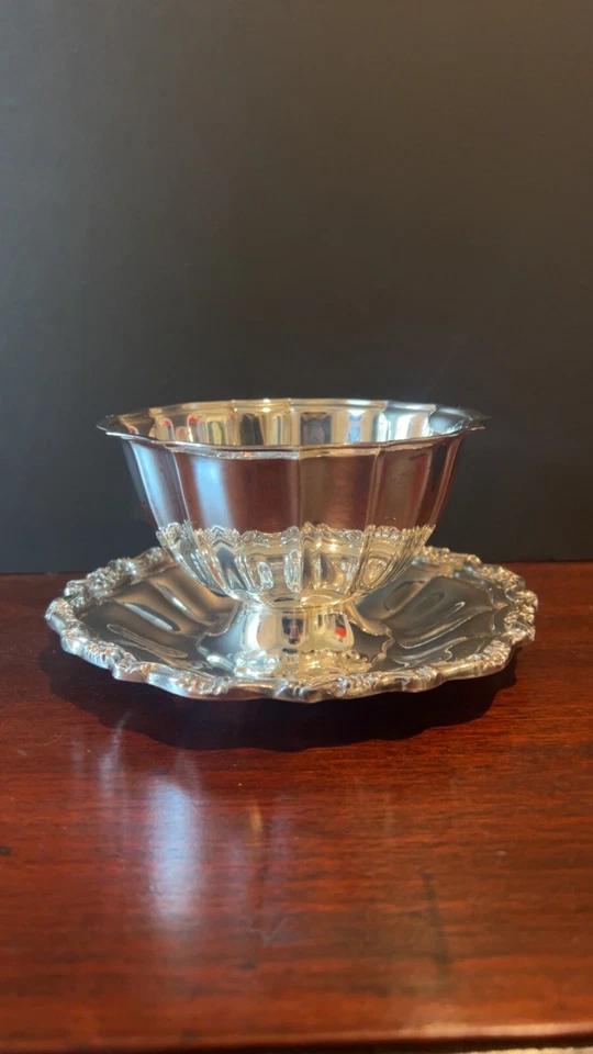 Salsa festoneada con placa base adjunta International Silver Company SP Foto 3 de 4