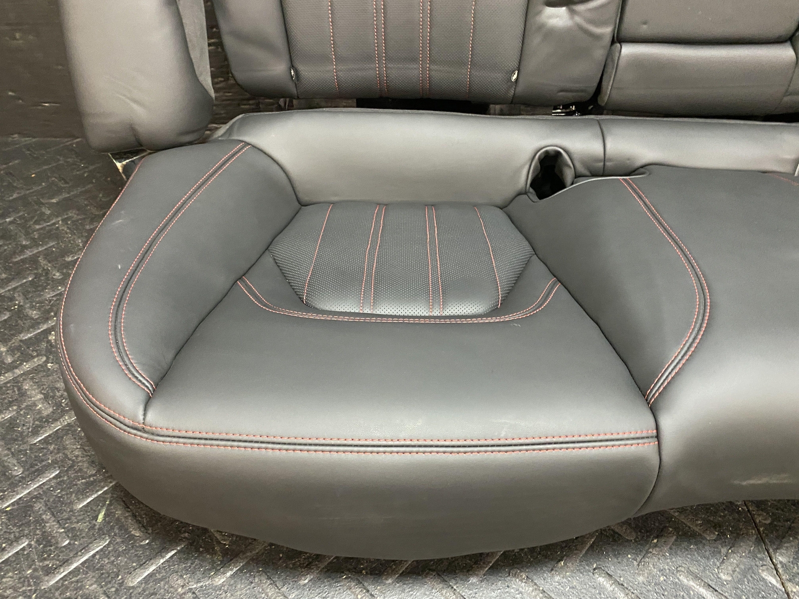 2022 MASERATI QUATTROPORT REAR SEAT BLACK LEATHER INTERIOR 1NE RED STITCHING