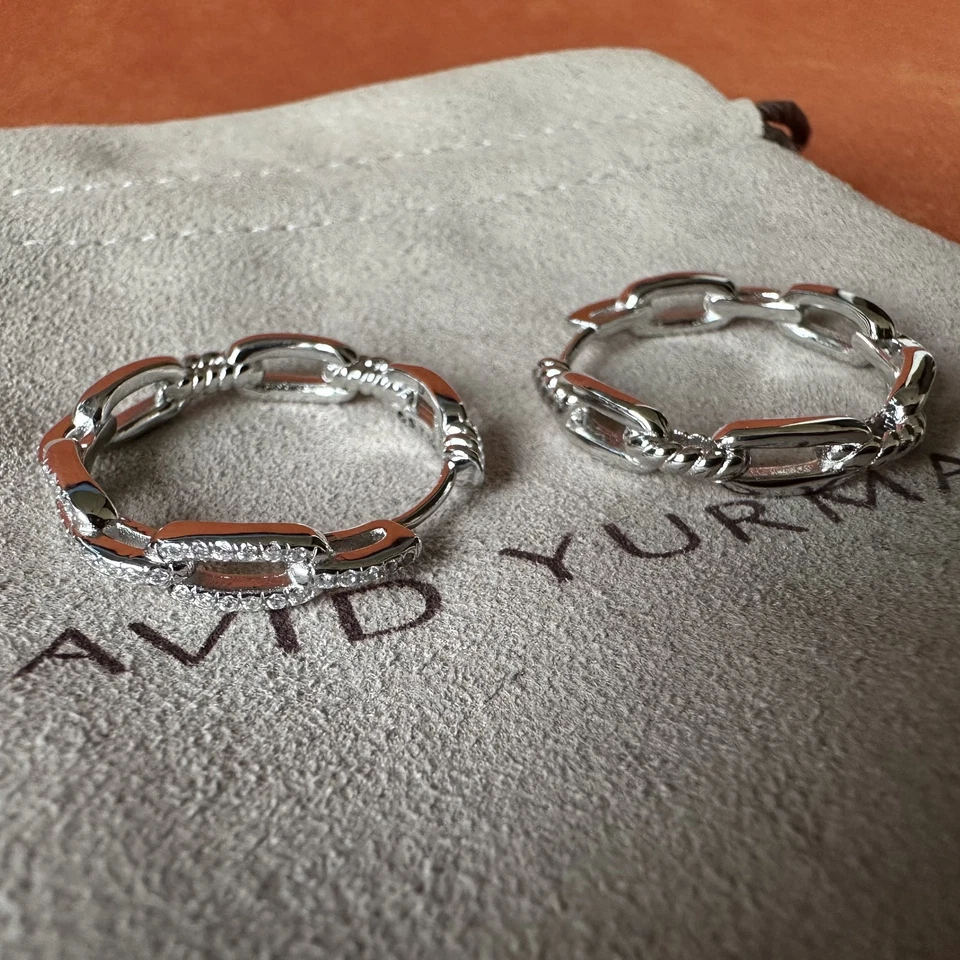 Brincos de argola David Yurman prata esterlina com diamantes com corrente Stax elo Huggie - Imagem 3 de 4