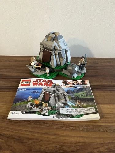 LEGO Star Wars: Ahch-To Island Training (75200) Complete Set Retired No Box