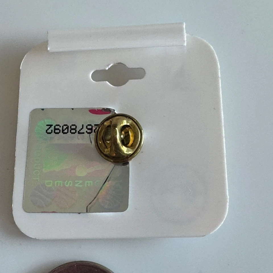 Vintage WinCraft Scottie Pippen #33 Chicago Bulls NBA Enamel Pin on Card Stamp - Image 4 of 4