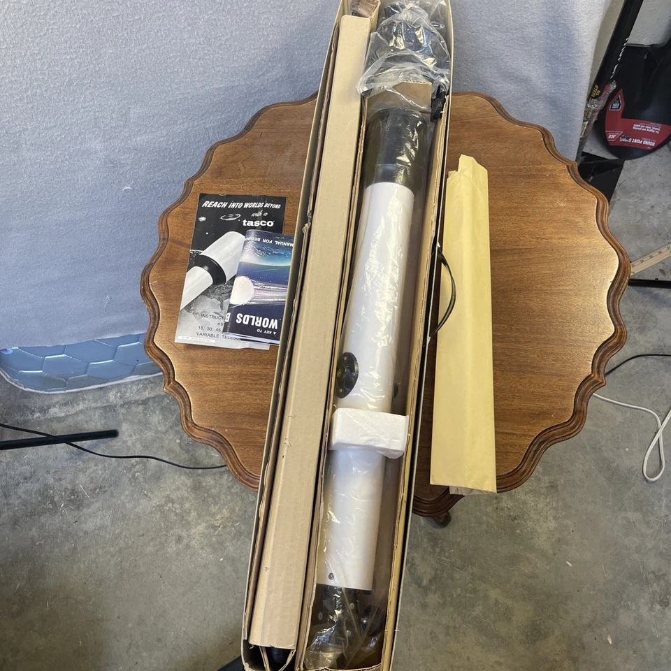 Tasco Refractor Telescope 60X Tripod Model 5V Made in Japan Vintage - Image 4 of 4