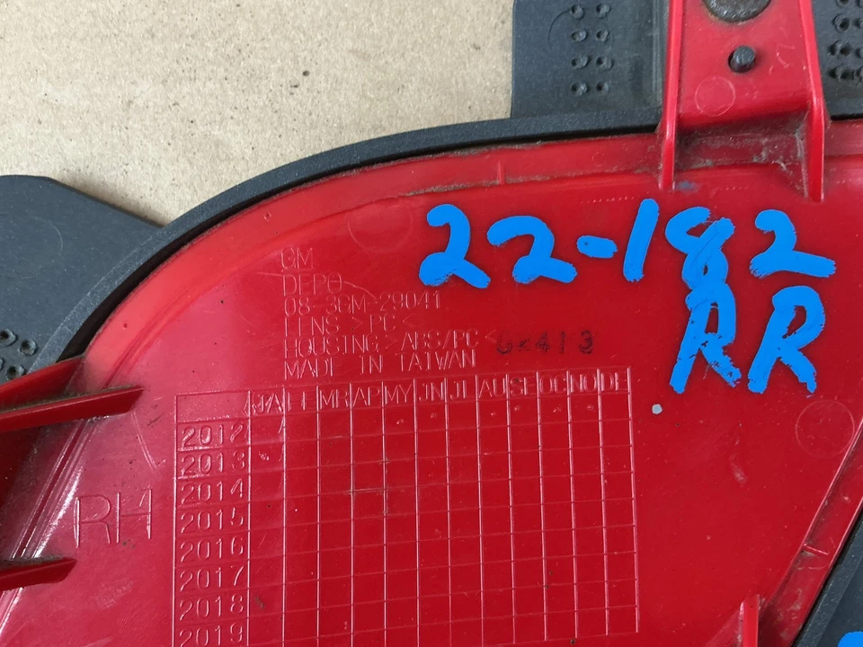 Luz antiniebla lateral del pasajero trasero Opel Mokka 2012-2017 parachoques lámpara trasera OEM Foto 3 de 4