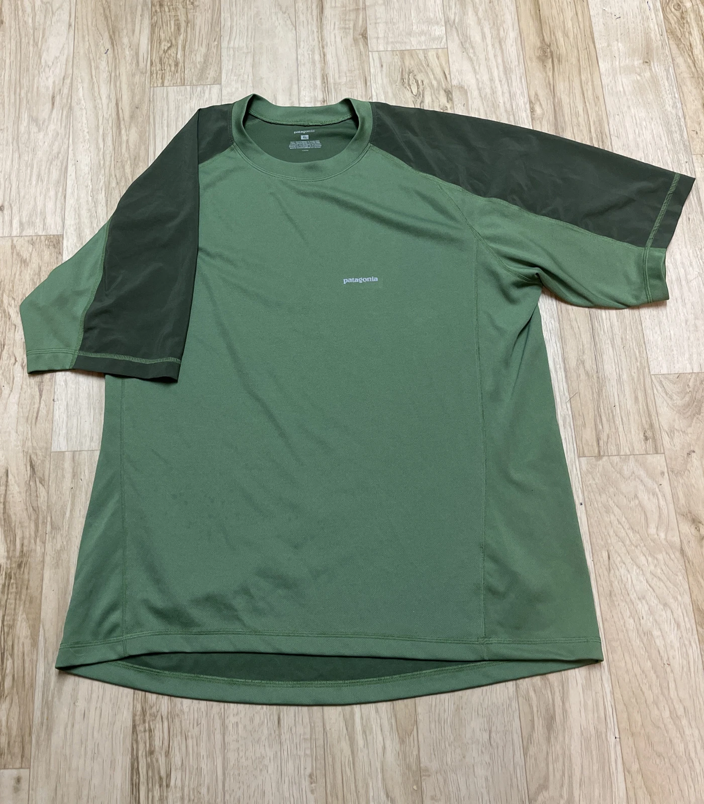 Patagonia Green Men Short Sleeve Athletic Outdoor T-Shirt Men's Sz XL