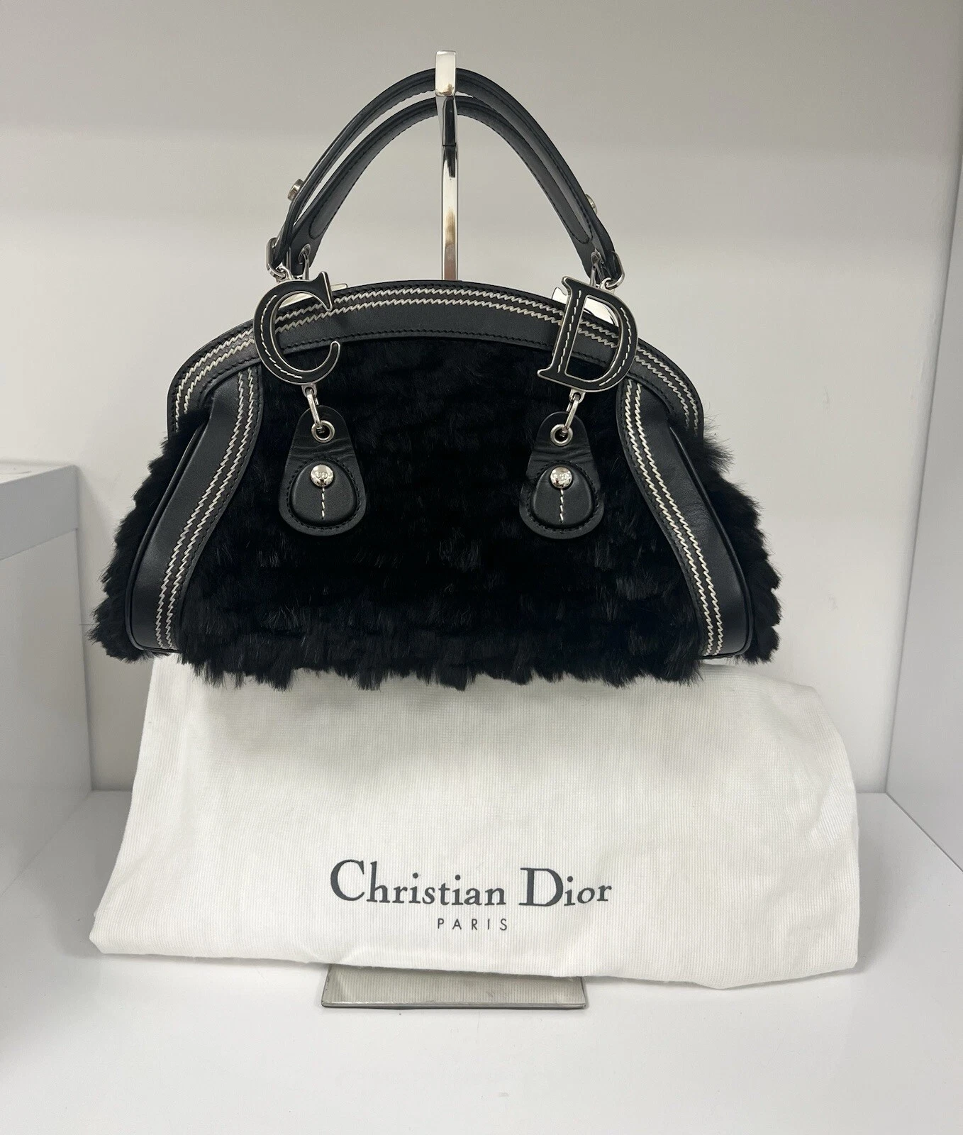 Sac en fourrure noire Christian Dior 