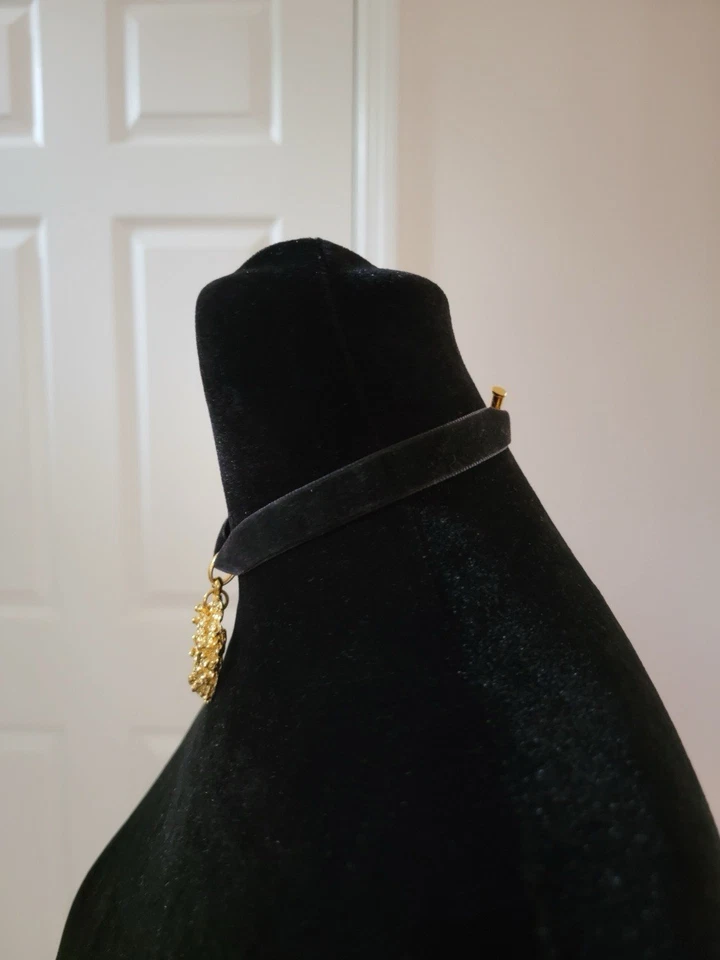 Collar Gargantilla Vintage GAVILANE Paris Terciopelo con Colgante Corazón Dorado Foto 3 de 4