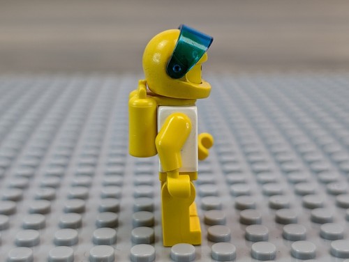 Vintage Lego Space Futuron Yellow Minifigure 1987-1990 SP016 Retired Authentic - Picture 2 of 11