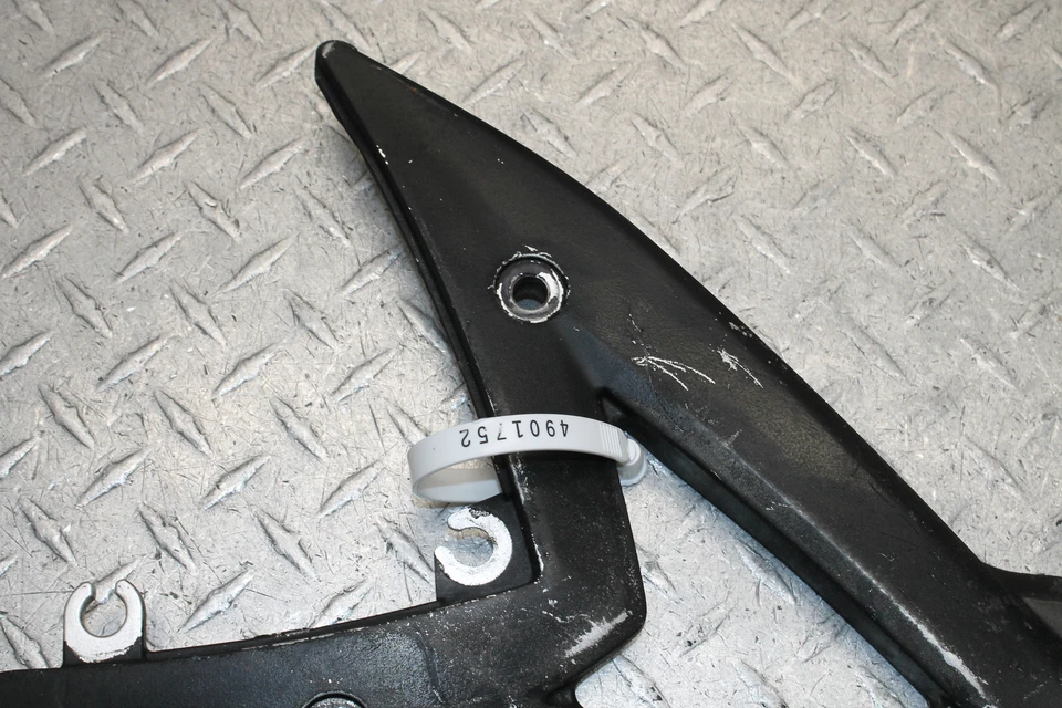 Kawasaki Ninja 650R Ex650A 2006 reposapiés delantero izquierdo clavija paso Foto 3 de 4