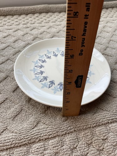1- Blue Fleur de Lis Dinner Plate – Homer Laughlin? - Picture 7 of 7