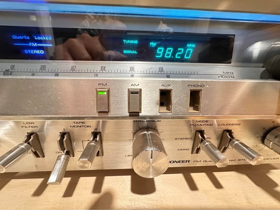 Vintage Pioneer SX-3700 45W Stereo Receiver looks and sounds amazing deep smooth