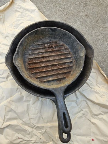 2 Wagner Ware Cast Iron Grill Pans Raised Ridges Black Round Vintage