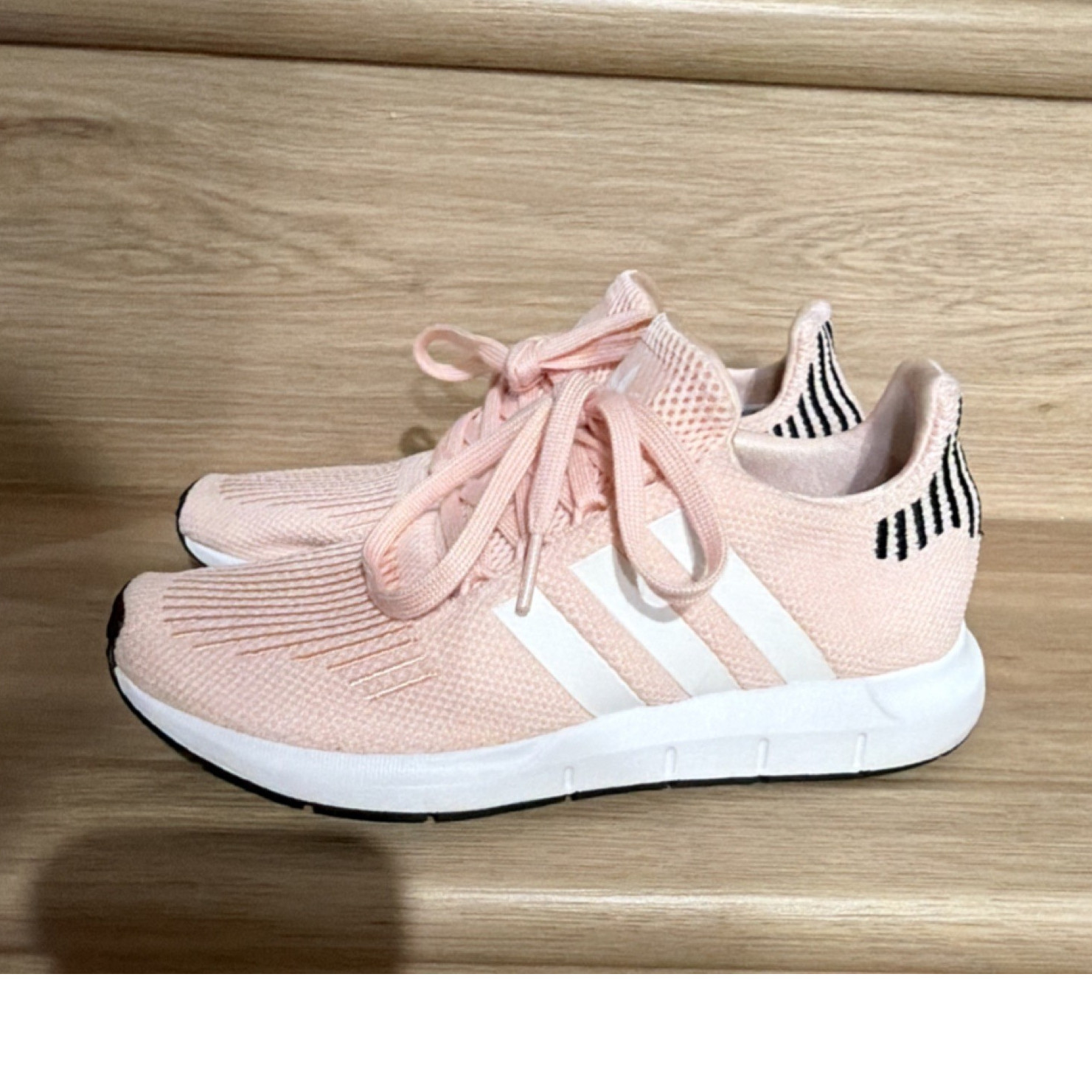 Lightweight Comfort Striped Logo Lace Up