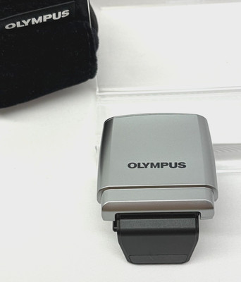 Olympus FL-LM1 Flash for PEN E-PL3 E-PL5 E-PL6 E-PL7 E-PL8 E-PM1 E-PM2 w/Pouch