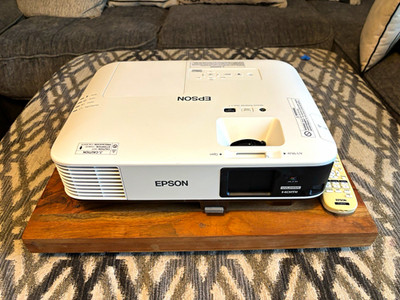Epson PowerLite 2250U 3LCD WUXGA 5000 ANSI 16:10 HDMI