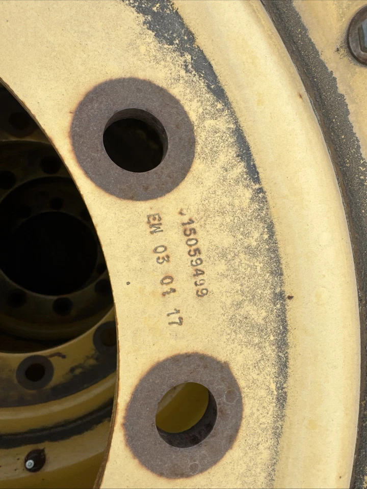 Set of 4 13.00-24 Telehandler Tires 10 Lug Titan Super Rigger E3 24x9.00 Rim New - Image 3 of 4