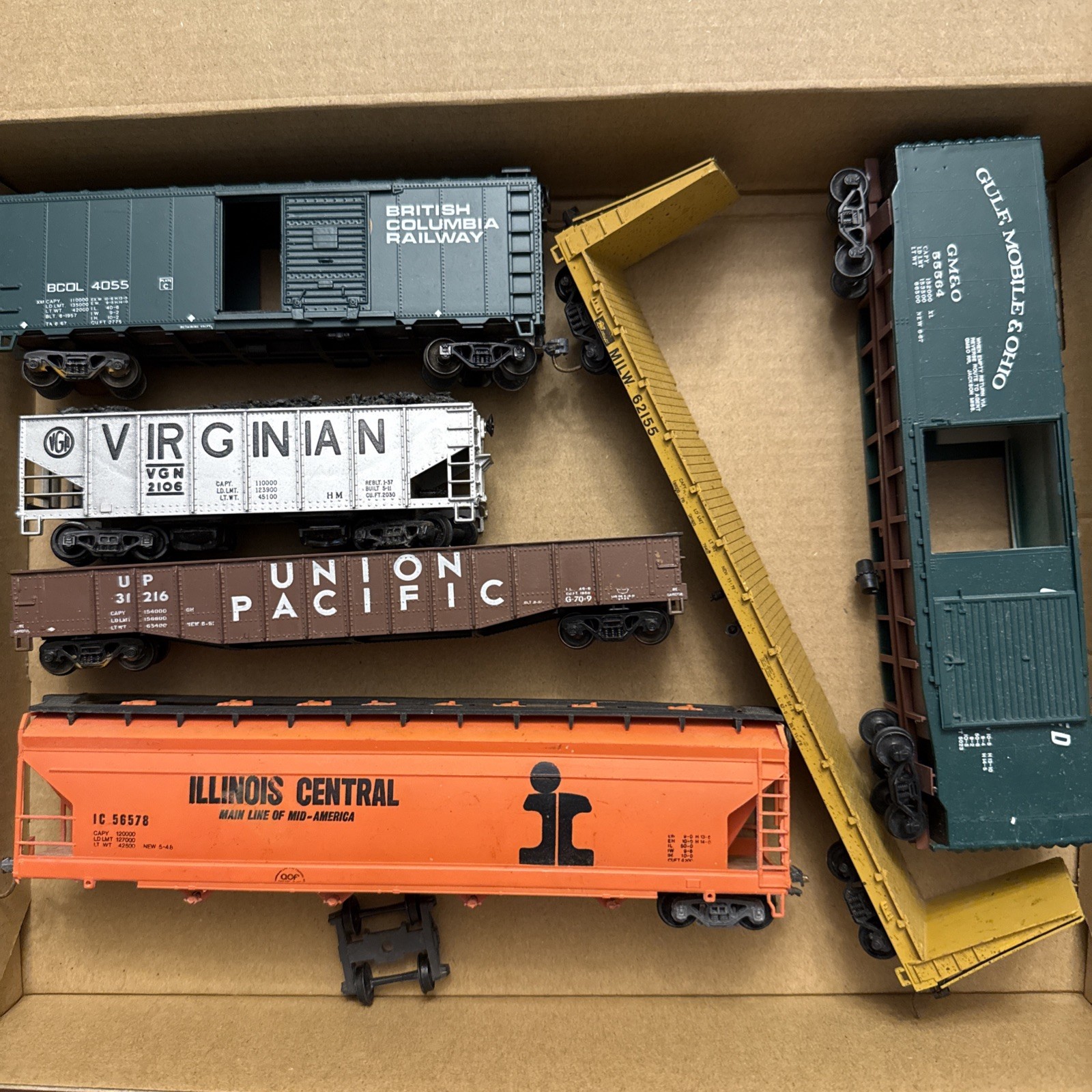 Lot Of HO scale Box Cars (6)