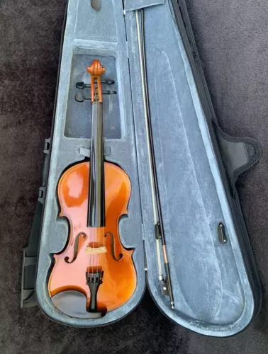 Gibson Baldwin Music Education 4/4 Concert Handcrafted Violin Bow and Case