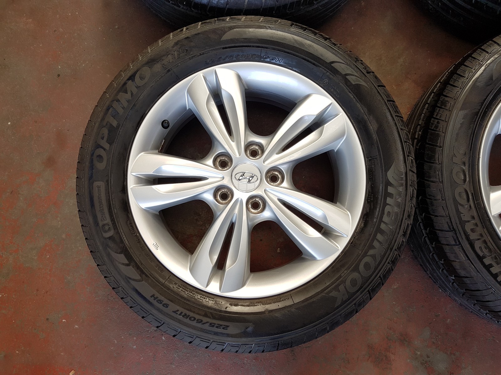 HYUNDAI IX35 2013 SET OF 17" ALLOY WHEELS WITH HANKOOK TYRES 52910