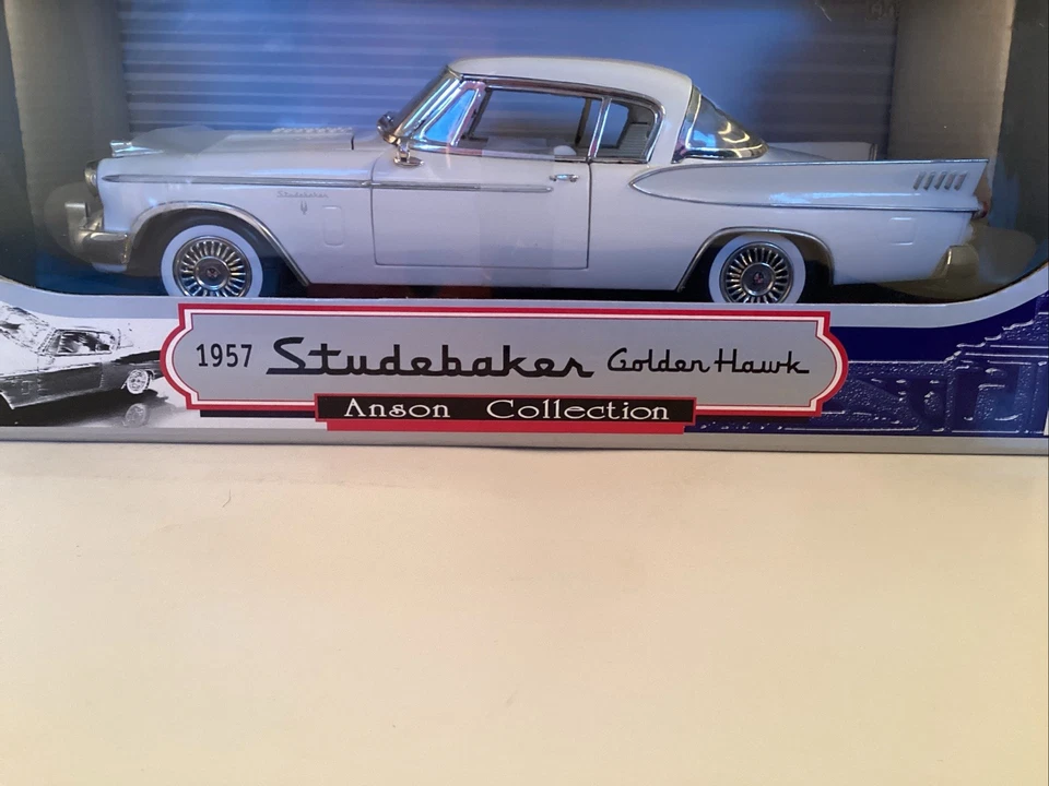 Anson Classic 1957 blanco Studebaker Golden Hawk fundido a presión escala 1:18 Foto 2 de 4