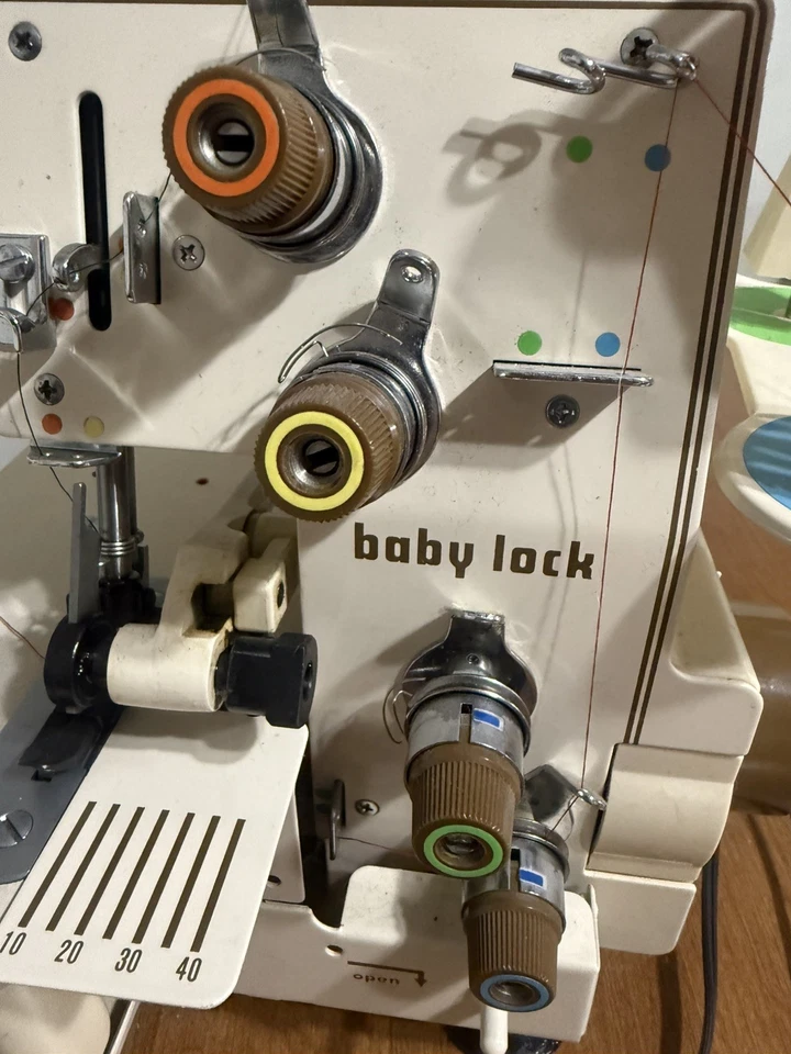 JUKI BABY LOCK EA-605 SERGER SEWING MACHINE WITH FOOT PEDAL TESTED AND WORKING - Image 4 of 4