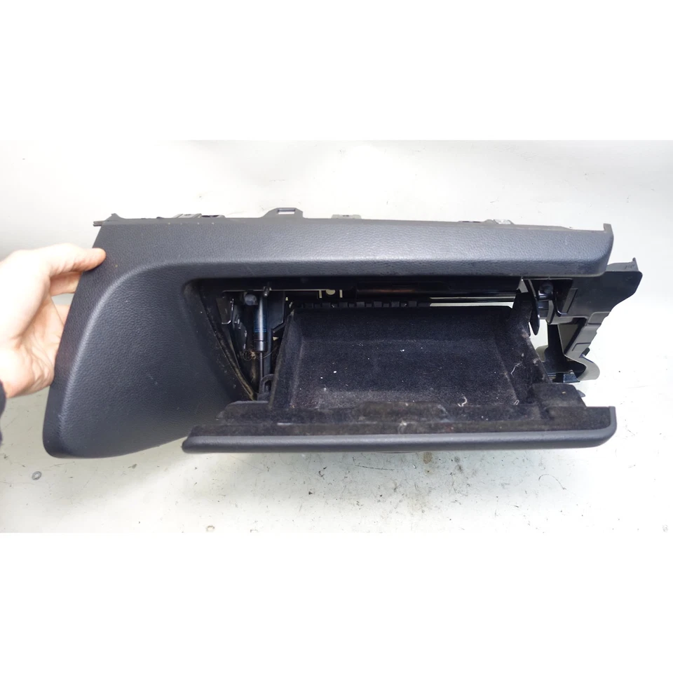 BMW E88 2008-2013 serie 1 convertible guantera negra con pestillo OEM Foto 2 de 3