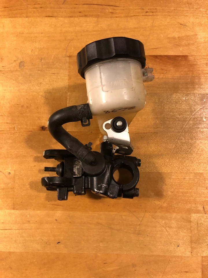 OEM Suzuki 2004-2007 GSXR 600 750 1000 freno delantero cilindro maestro montaje en percha Foto 3 de 4