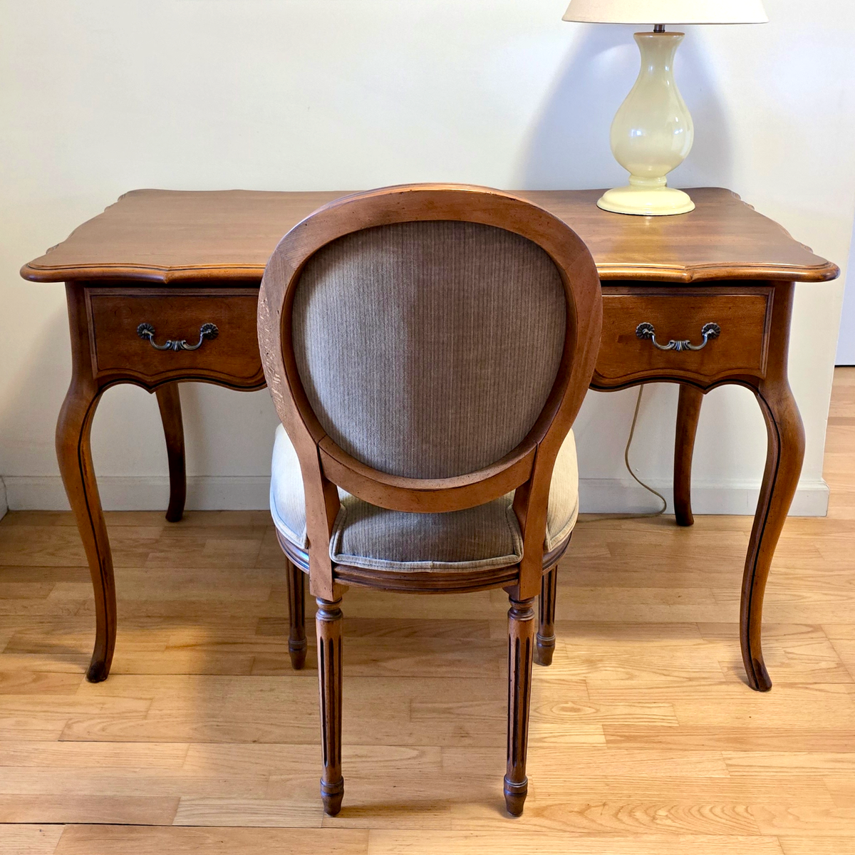 VINTAGE ETHAN ALLEN COUNTRY FRENCH BIRCH WRITING DESK & CASSATT