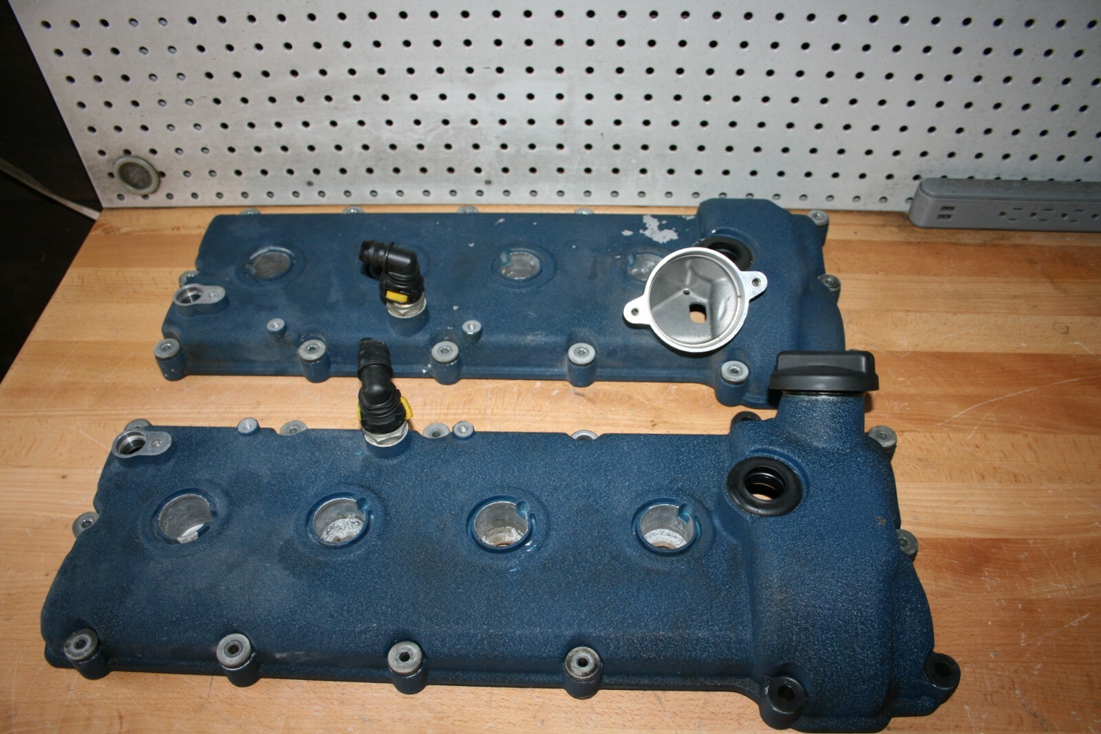 2007 MASERATI QUATTROPORTE Left Right engine valve cover 