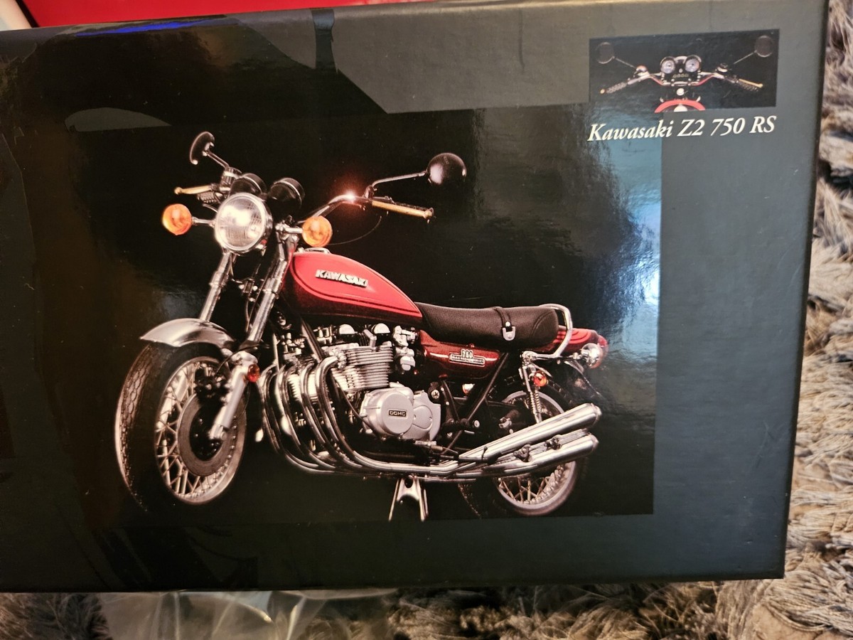 【新品未開封】ミニチャンプス1/6 カワサキ Z2 750 RS SUPER 4 ミニチャンプス1/6 カワサキ Z2 750 RS SUPER 4 1973 【公式通販】