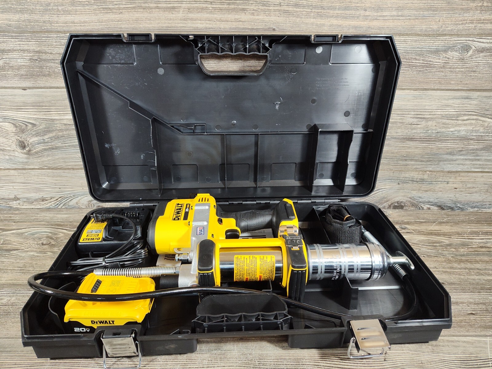 DEWALT DCGG571 20V MAX LiIon Grease Gun Kit W/Battery, Charger, & Case