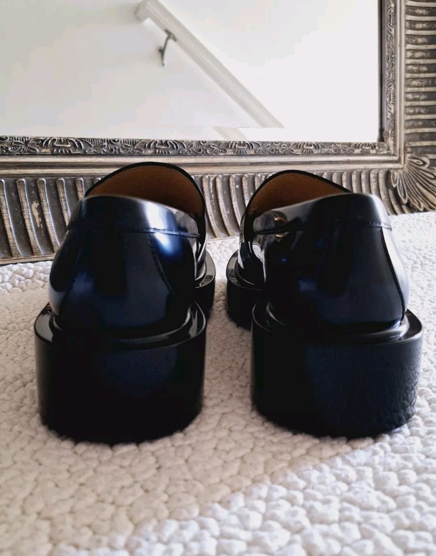 BOTTEGA VENETA Monsieur Leather Loafers Men display picture 1
