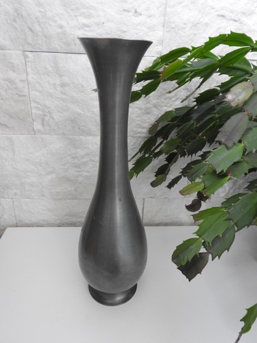Vase En étain d'époque Art Nouveau