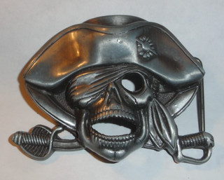 Vintage 1980s Novelty belt buckle Pirate skull with hat patch & swords VG
