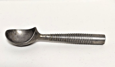 Vintage Aluminum Ice Cream Scoop Ribbed 6 7/8'' Long Metal Japan 0 lbs 2.9 oz.