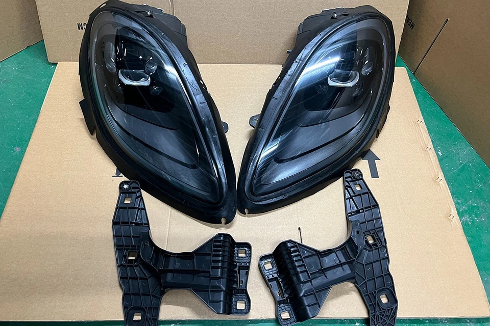 perfect!2014-2023 Porsche macan LED headlights 1SET genuine oem 95B941009AM - Image 2 of 4