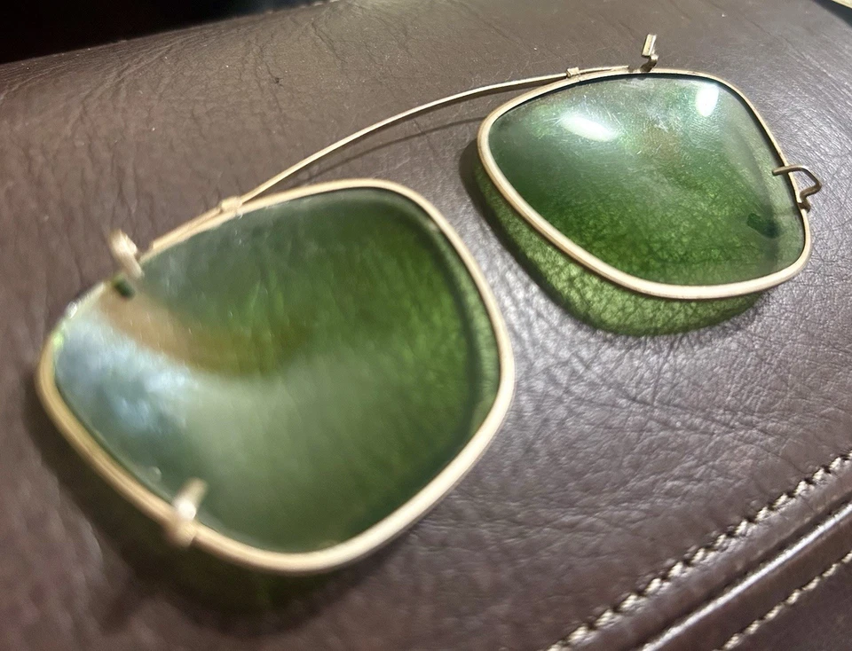 Gafas de sol Polaroid vintage de 1900 con clip hechas en EE. UU. - Lentes verdes marco dorado Foto 2 de 4