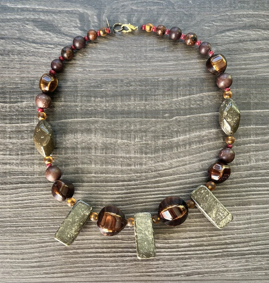 Audaz collar artesanal llamativo - Joyería única en tono tierra Foto 4 de 4