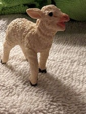 GORGEOUS IVORY COLORED LAMB  1.5"L X 1" D X 1" H, LIFE-LIKE BY SAFARI LTD, 1998