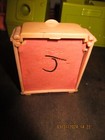 4 PCS VINTAGE RENWAL DOLL HOUSE FURNITURE HAMPER SINK TUB — photo 5