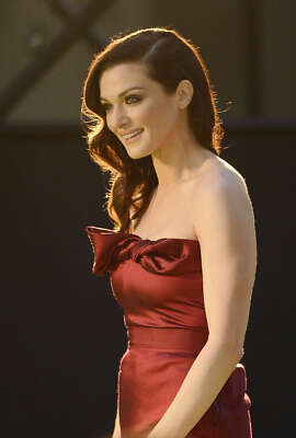 rachel weisz red dress Rachel Weisz: Ravishing Red!