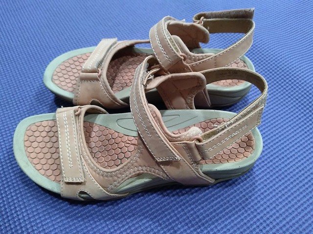 bare traps comfort sandals