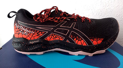 ASICS FUJI LITE  Gr. 10,5 (42,5) TOP TRAIL SCHUH - NEU und OVP