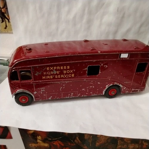Dinky supertoy vintage diecast Express Horse Box with all doors
