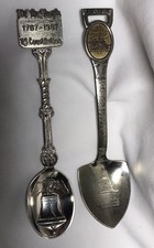 Lote de 2 cucharas de recuerdo vintage del Capitolio de los Estados Unidos de la Constitución de los Estados Unidos y primera línea de Delft