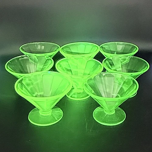 Vintage Set 8 Federal Uranium GLOW Green Glass Sherbet Dessert Footed Dish Cup