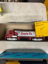 HO scale model railroading, engines, cars, parts Lot-15