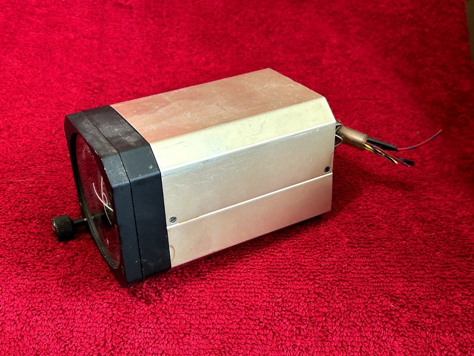 CESSNA IN-1049AC COURSE NAV INDICATOR P/N 46880-2310 WITH CONNECTOR - Image 2 of 4