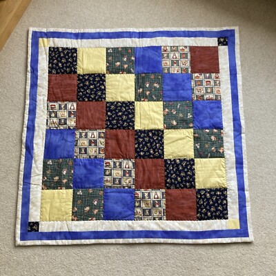 Kleiner Patchwork Quilt mehrfarbig Picknick/Schoß/Kinderbett 40 x40  handgefertigt Einzelstück
