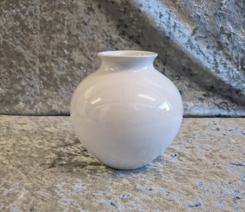 KPM Berlin Vase bauchig ca. 13 cm hoch Weiß Top Zustand  - Bild 1 von 8